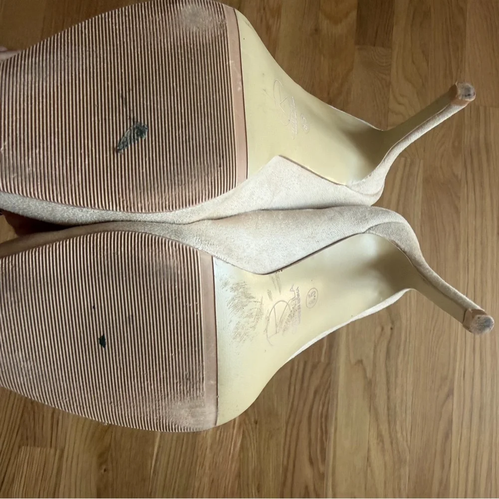 Oripalla Nude Suede Pointed Toe Stiletto Heels – Size 8.5